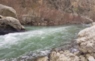 چگونه مکان ماهی قزل آلا را در رودخانه شناسایی کنیم